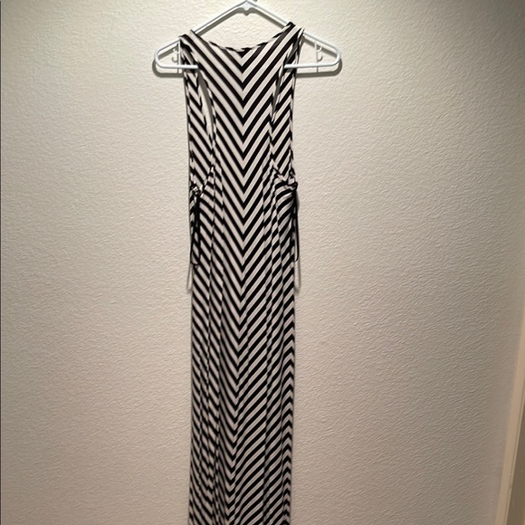 BEBE Black & White Chevron Maxi Dress - Picture 3 of 3